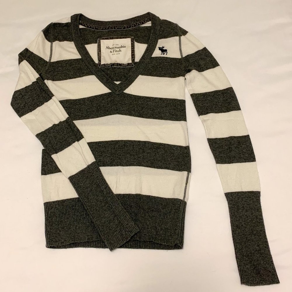 Abercrombie & Fitch - Striped Long Sleeve V Neck